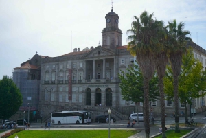Porto: Private Historic Center Walking Tour with Degustation