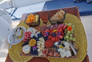 Porto: Passeio Privado de Veleiro com Prova de Vinhos e Charcutaria