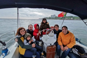 Porto: Passeio Privado de Veleiro com Prova de Vinhos e Charcutaria