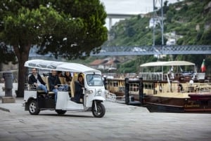 Porto : Visite touristique privée en tuk tuk électrique