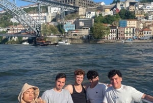 Porto: Prywatny statek wycieczkowy Douro (tylko dla Ciebie)6 mostów/zachód słońca