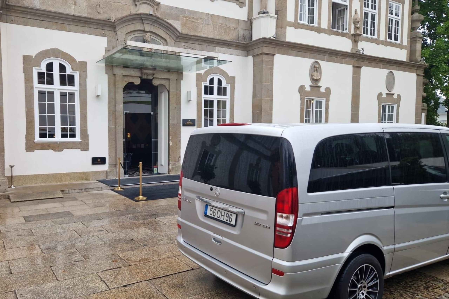 Porto: Private transfer from/to Santiago Compostela