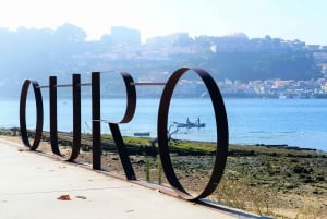 Oporto: Tour Privado en Tuk-Tuk con Paseos Cortos y Vino