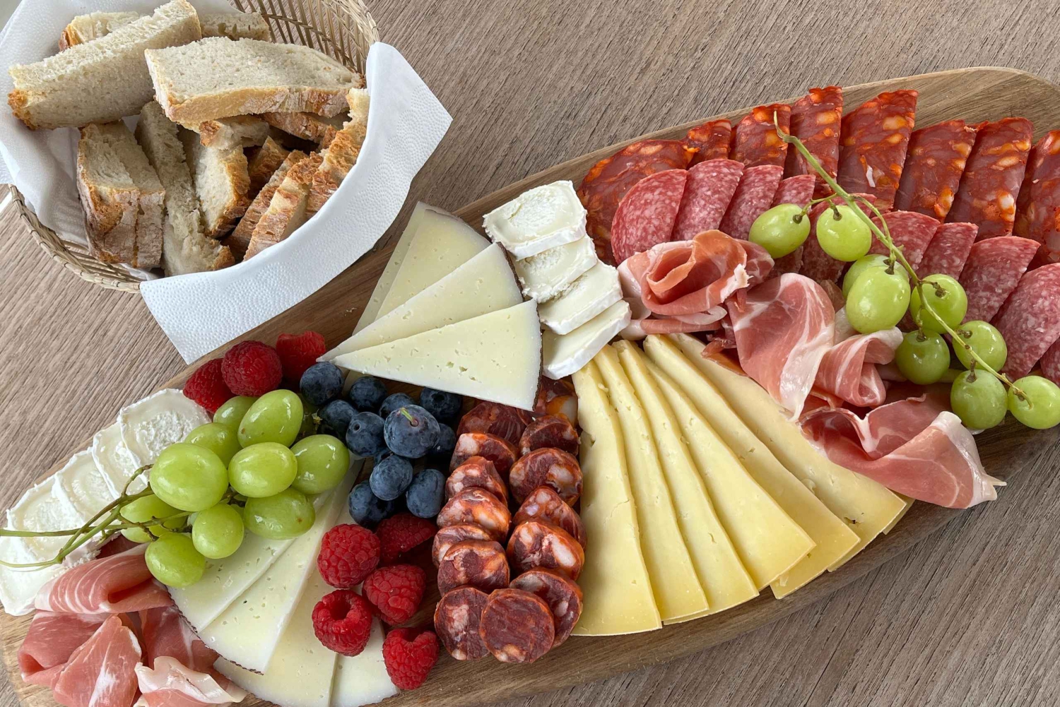 Porto: Crociera privata in yacht con vini e spuntini locali