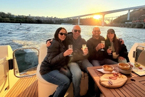 Porto: Crociera privata in yacht con vini e spuntini locali