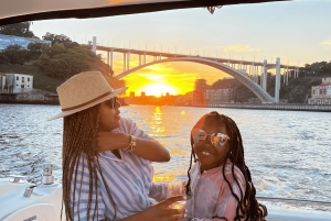 Porto: Crociera privata in yacht con vini e spuntini locali