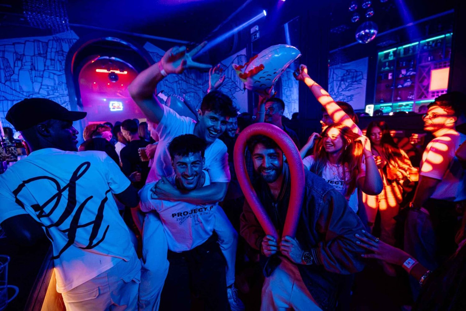 Порту: сумасшедший тур по барам с 8 напитками, бесплатными шотами, играми и VIP-входом