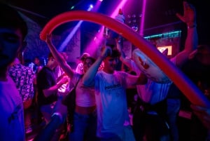 ポルト：ド派手なパブ巡り（ドリンク8杯、無料ショット、ゲーム、VIP）