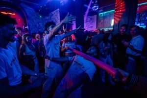 ポルト：ド派手なパブ巡り（ドリンク8杯、無料ショット、ゲーム、VIP）