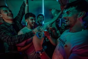 ポルト：ド派手なパブ巡り（ドリンク8杯、無料ショット、ゲーム、VIP）