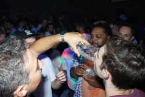 Porto: PubCrawl med 6 drinker + VIP-klubbinngang