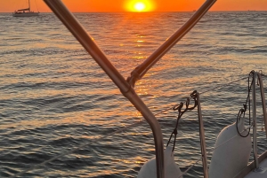 Porto: Relaxing Sailboat Cruise with Port on the Douro River