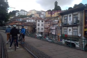 Porto: Riverside Panoramic Bike Tour
