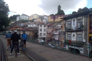 Porto: Riverside Panoramic E-Bike Tour