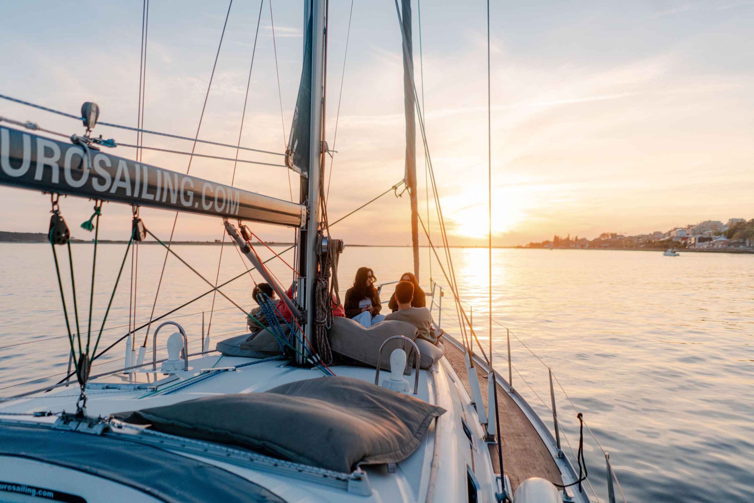 Oporto: navega, bebe y saborea: tour en barco por el Duero con cata de vino