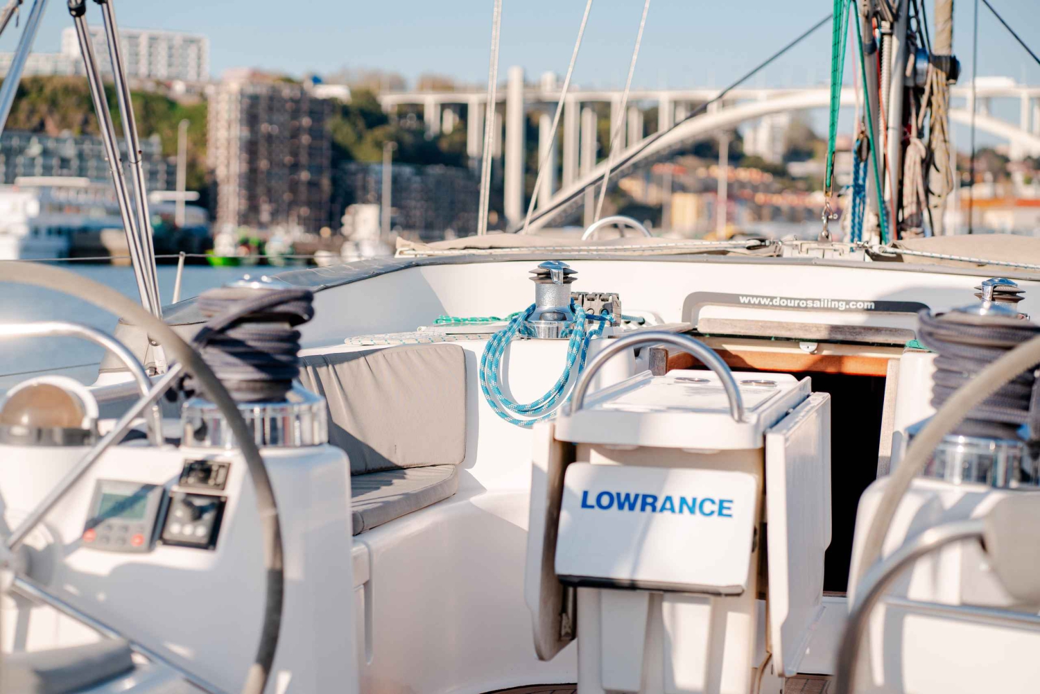 Oporto: navega, bebe y saborea: tour en barco por el Duero con cata de vino