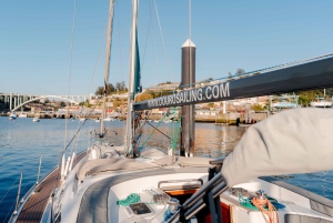 Oporto: navega, bebe y saborea: tour en barco por el Duero con cata de vino