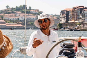 Oporto: navega, bebe y saborea: tour en barco por el Duero con cata de vino