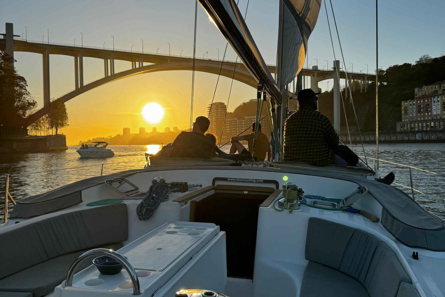 Porto: Sail, Sip & Savor: Douro Boat Tour With Wine Tasting