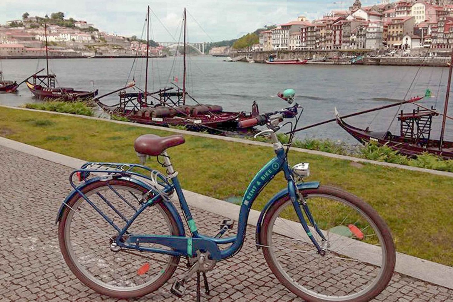 Porto: Self-Guided Bike and Boat Tour with Port Wine Tasting