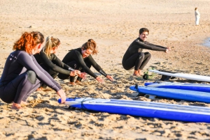 Porto: Surfing w małej grupie z transportem
