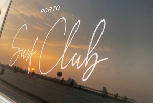 Porto: Surfing w małej grupie z transportem