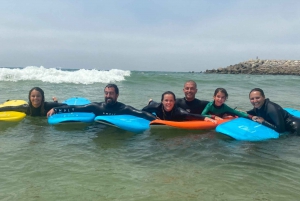 Porto: Surfing w małej grupie z transportem