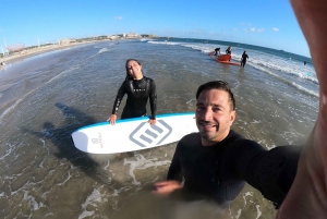 Porto: Surfing w małej grupie z transportem