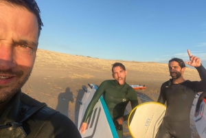 Porto: Surfing w małej grupie z transportem