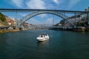 Porto: Bootsfahrt bei Sonnenuntergang oder tagsüber mit Begrüßungsgetränk