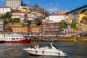 Porto: Bootsfahrt bei Sonnenuntergang oder tagsüber mit Begrüßungsgetränk