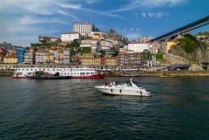 Porto: Bootsfahrt bei Sonnenuntergang oder tagsüber mit Begrüßungsgetränk