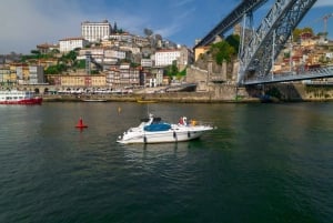 Porto: Bootsfahrt bei Sonnenuntergang oder tagsüber mit Begrüßungsgetränk