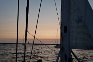 Porto Sunset: Sailboat Tour with Welcome Drink and snacks