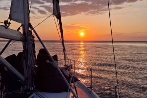 Porto Sunset: Sailboat Tour with Welcome Drink and snacks