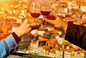 Oporto: tour a pie al atardecer con vino de Oporto y vistas