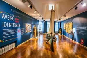 Aveiro : balade en gondole et plage de Costa Nova – tout compris.