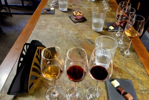 ¡Visita a Oporto con cata de vino de Oporto en una bodega escondida!