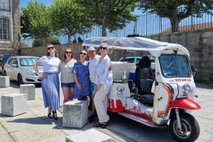 Tour Porto: Tuk Tuk-Abenteuer mit einem klassischen Portwein