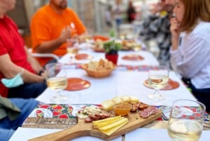 Porto: Tour a piedi con degustazione di vini e tapas