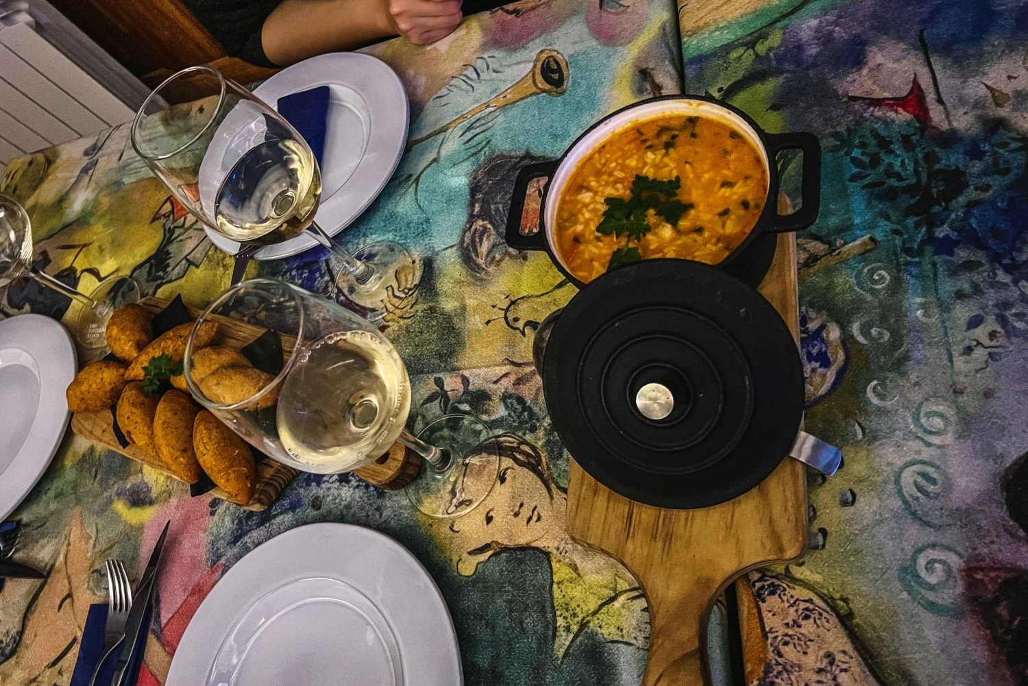 Porto: Walking Dinner Tour with Family-Owned Restaurants