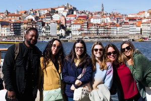 Porto: Excursão a pé para degustação de alimentos e vinhos com a Cave do Vinho do Porto