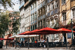 Porto: Wine Tasting with Tapas Walking Tour