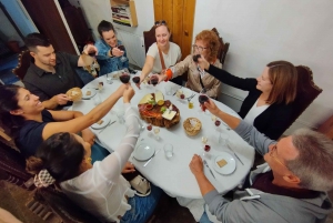 Portugalilainen viininmaistelu ja paikallisen juuston ja leikkelteiden paritus