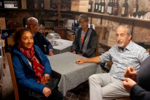 Portugalilainen viininmaistelu ja paikallisen juuston ja leikkelteiden paritus