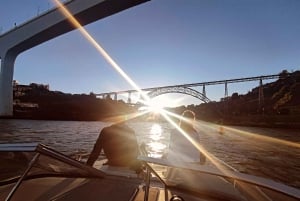 Privéboottocht 6 bruggen 1u30, tot 6 personen Zonsondergangoptie