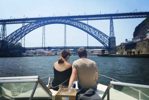 Tour en barco privado por los 6 puentes (1 hora y 30 minutos, hasta 6 personas, opción al atardecer)