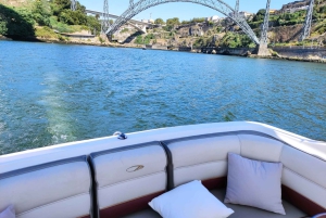 Tour en barco privado por los 6 puentes (1 hora y 30 minutos, hasta 6 personas, opción al atardecer)
