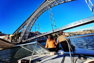 Tour en barco privado por los 6 puentes (1 hora y 30 minutos, hasta 6 personas, opción al atardecer)