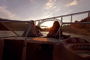 Tour en barco privado por los 6 puentes (1 hora y 30 minutos, hasta 6 personas, opción al atardecer)